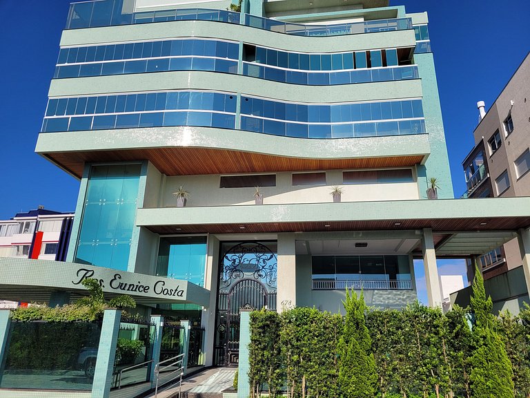 Lindo Duplex com jacuzzi, 100m praia, até 6p