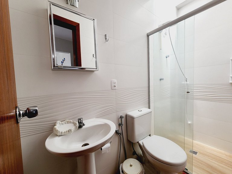Linda Casa 30 m praia Bombinhas, 2quartos, 1 suíte
