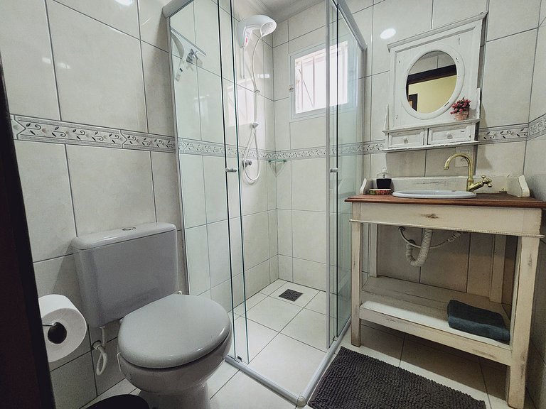 Lindo, confortável p 5 pessoas, 300m Praia