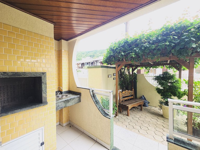 Lindo, confortável p 5 pessoas, 300m Praia