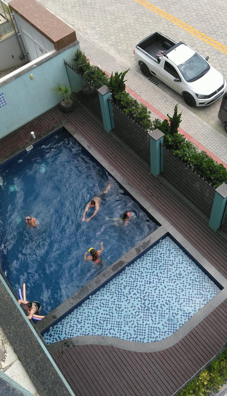 Lindo Duplex com jacuzzi, 100m praia, até 6p