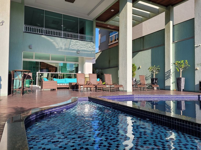 Lindo Duplex com jacuzzi, 100m praia, até 6p