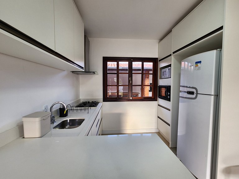 Casa com Piscina 450m Praia Zimbros, até 10pessoas