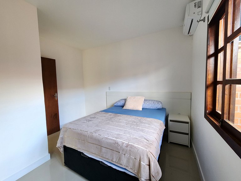 Casa com Piscina 450m Praia Zimbros, até 10pessoas