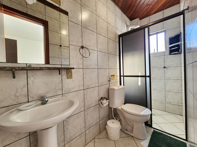 30 m praia Bombinhas, 2quartos, 2 WC, 1 vaga