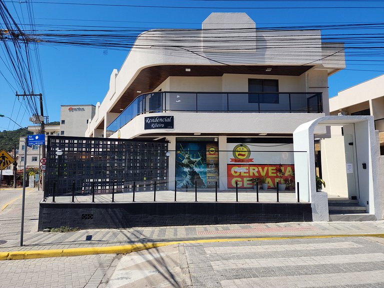 30 m praia Bombinhas, 2quartos, 2 WC, 1 vaga