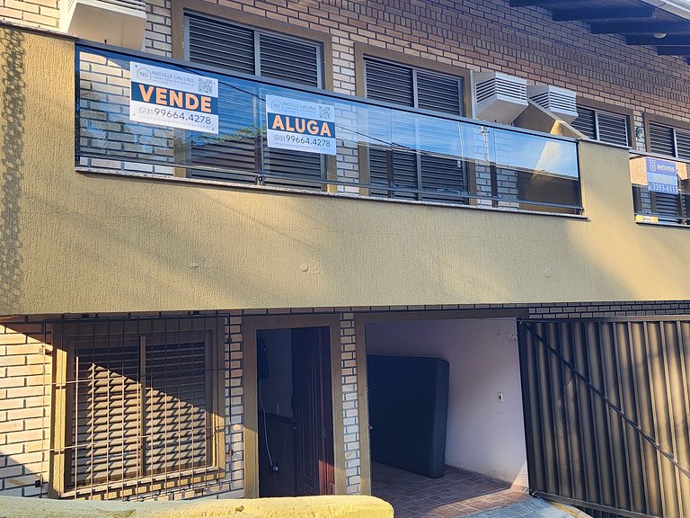 Linda casa 2 suítes, piscina condomínio 60 m praia