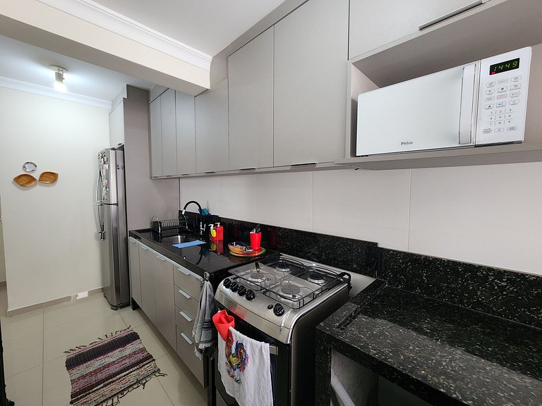 Lindo apto ate 4 pessoas - 500m Bombas