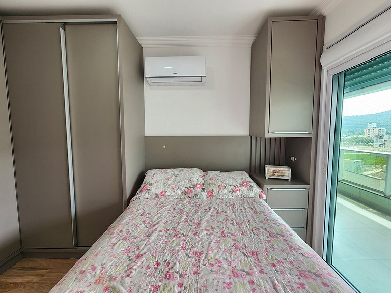 Lindo Duplex com jacuzzi, 100m praia, até 6p