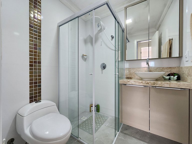 Lindo Duplex com jacuzzi, 100m praia, até 6p