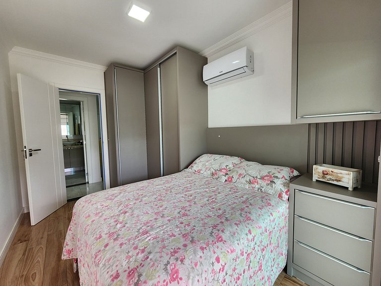 Lindo Duplex com jacuzzi, 100m praia, até 6p