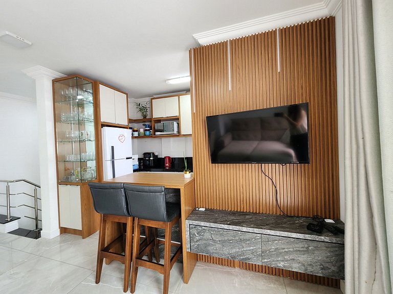 Lindo Duplex com jacuzzi, 100m praia, até 6p