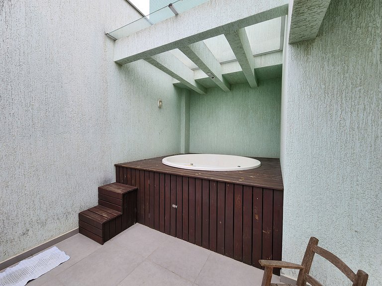 Lindo Duplex com jacuzzi, 100m praia, até 6p