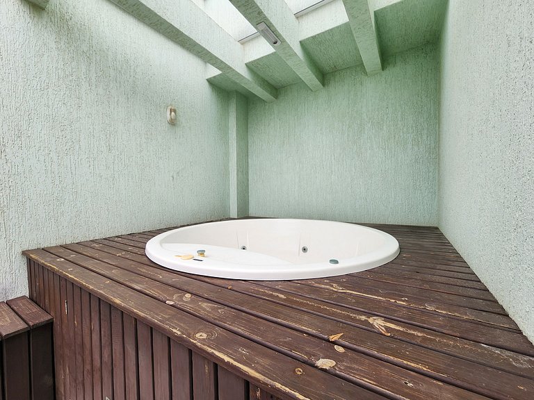 Lindo Duplex com jacuzzi, 100m praia, até 6p