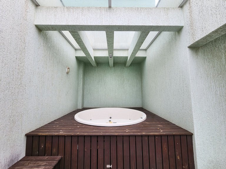 Lindo Duplex com jacuzzi, 100m praia, até 6p