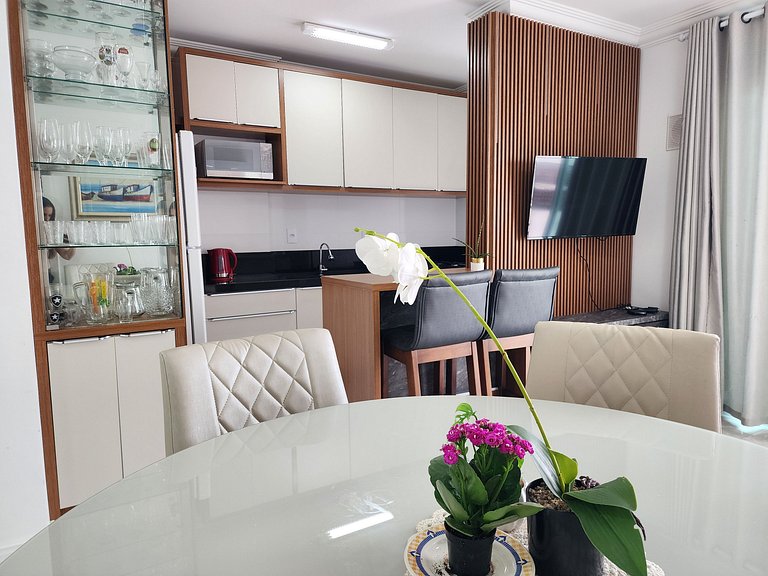 Lindo Duplex com jacuzzi, 100m praia, até 6p