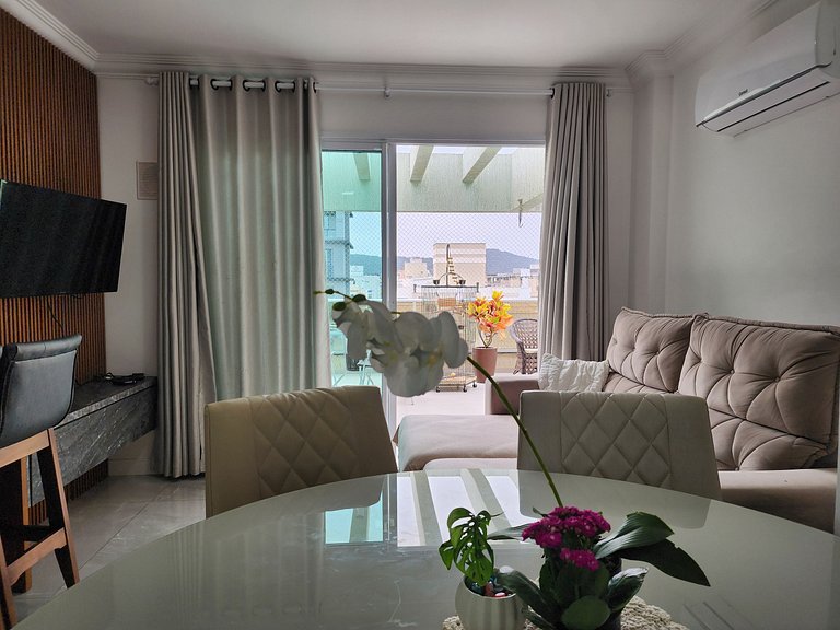 Lindo Duplex com jacuzzi, 100m praia, até 6p